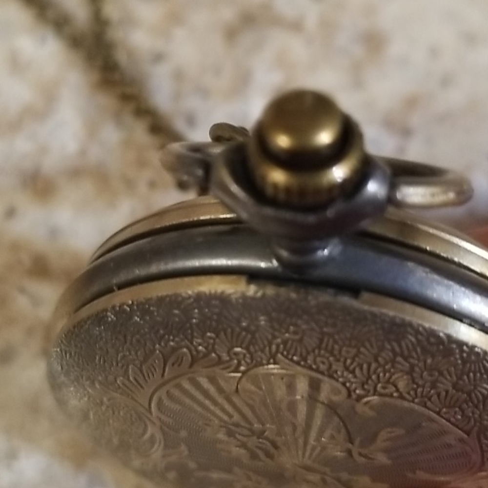 LAST 1🆕️Corpse bride antique bronze chain watch - Picture 6 of 6